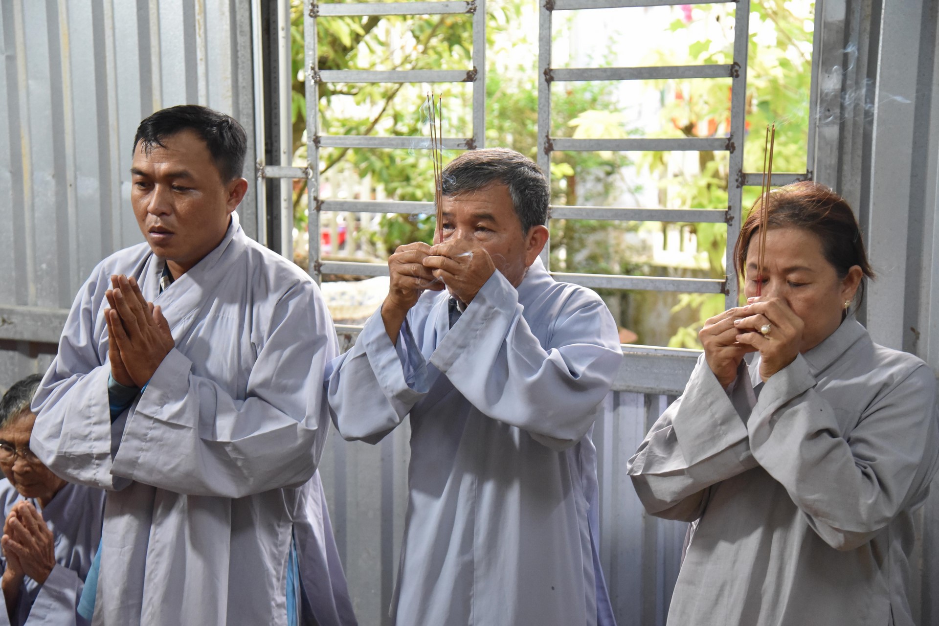 Chanting sutra, releasing creatures to pray for peace in Tan Thanh, Long An by the Charity Board
